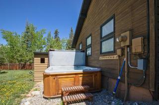 Mountain Chalet Just Blocks from Gondola and Main St - 7