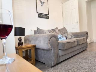 5 Bedrooms 6 TV's Free Wi-F On Road Parking - 8