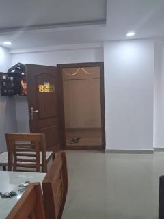 SG PRANAVAM - 1 BHK's & 2 BHK at 2min walk from Guruvayur Temple West Nada - Appt Nos - A101 - G101 - F101 - First floor KRISHNAKRUPA APARTMENT Near Vaily Temple - For Families & Group accomodation for Functions - 4