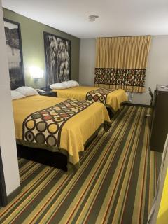 Super 8 by Wyndham Chanute - 2