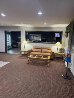 Super 8 by Wyndham Chanute - 5