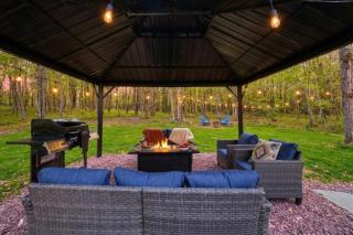 Modern Poconos Retreat Heated Gazebo & Work-Space - 4