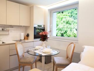 Pinia City Centre Modern Studio with Shared Bathroom - 5
