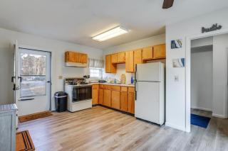 3 Mi to Belmont Stakes! Pet-Friendly Home w/ Patio - 9