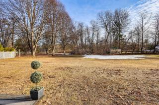 3 Mi to Belmont Stakes! Pet-Friendly Home w/ Patio - 7