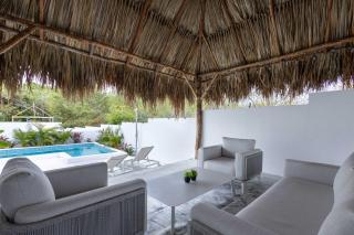 Tropical Getaway with BBQ & Pool - 4