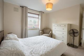 Contemporary Private Home Near Nottingham with Free Parking and Garden - 2