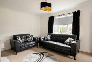 Contemporary Private Home Near Nottingham with Free Parking and Garden - 1
