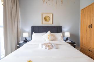 Modern 2BR - Radiant Elegant Luxe Escape - 3