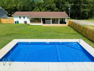 Cozy Staycation Getaway with Huge Backyard - 6