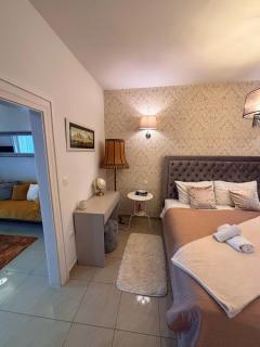 Captain Emo City Apartments - 7