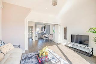 Perfect Booking 4 Bed Home in Swindon - 7