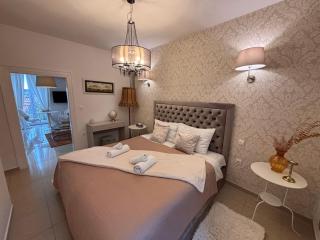 Captain Emo City Apartments - 9