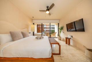 Peaceful Studio Retreat with Hot Tub and King Bed - 2