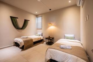 Spacious 3BR w Private Balcony Resort Amenities - 3