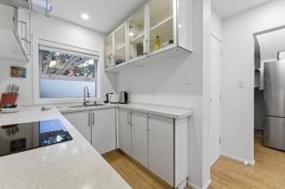 Coastal Calm in Browns Bay - BBQ - balcony and study - 3