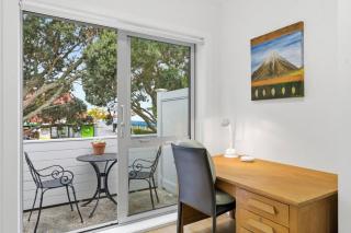 Coastal Calm in Browns Bay - BBQ - balcony and study - 1