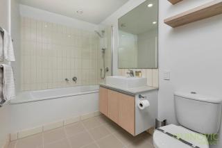 Cosy 1 Bed Apartment in Lighter Quay with Parking - 2