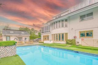 Bayside Queens 6BR Gated Home with Private Heated Pool Game Room and Water Views - 5