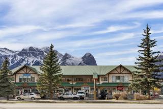 Spacious 1 Bed with Mountain Views only steps from Downtown - 4
