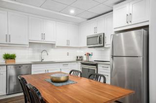Spacious 1 Bed with Mountain Views only steps from Downtown - 4