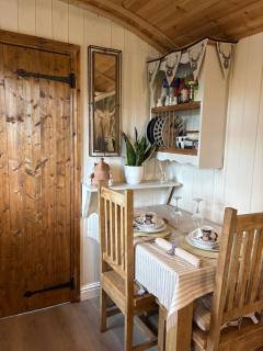 Four seasons mini zoo with wood fuel hot tub Country retreat - Hereford - 2