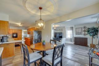 Walk to Parks and Dining! Spacious New London Escape - 9