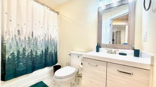 Super comfy King Bed - Great for Longer Stays! - 1