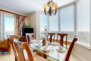 Lakefront condo near Disney with lake and city view, pool, hot tub, AC & WiFi - 1