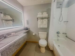 Clarion Pointe - 9