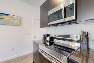 Newly built townhome, private W/D, Free WiFi, Central AC and Full kitchen - 3