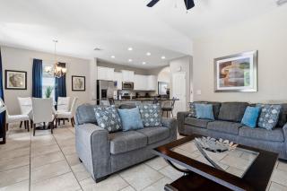 Spacious Home with Private Pool and Spa in Solterra Gates Resort Nr Disney - 2