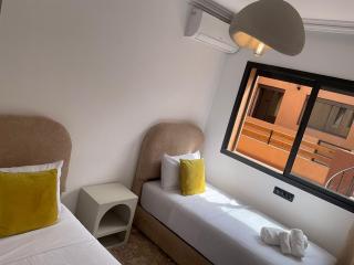 Luxury 3BR Apartment - 5 Pools - City Center - Family & Groups Friendly - 9