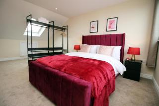 Queens Haven by Prime Stays - Luxury 4 Bedroom Home - All Ensuite & Games Room - 2