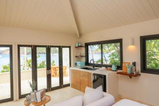 Galleon Beach Studio Cottages - 4