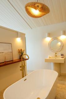 Galleon Beach Studio Cottages - 1