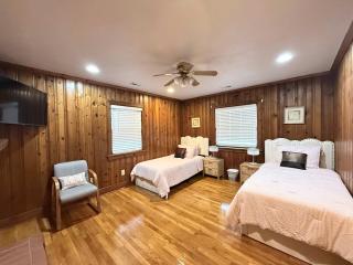 Charming Family Ranch Home Pet Friendly Fenced Yard - 3