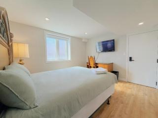 Cozy Rooms in Bright Walkout Suite - Newly Renovated in 2026 - 7