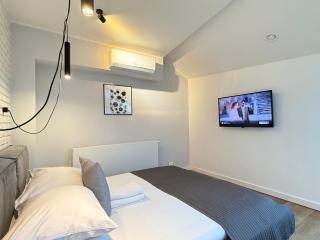 MINT Luxury Apartments at the Main Square - 8