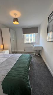 Modern Bright Flat Central & Stylish - 1