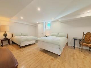 Cozy Rooms in Bright Walkout Suite - Newly Renovated in 2026 - 2