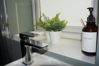 Luxury 2 Bedroom Apartment Windsor - Gated Parking - 2
