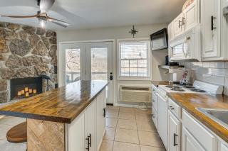 Cozy Lake Ozark Villa w/ Main Channel Views! - 2