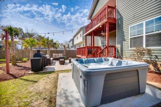 2 Blks to Beach! Family Home with Hot Tub in Norfolk - 0