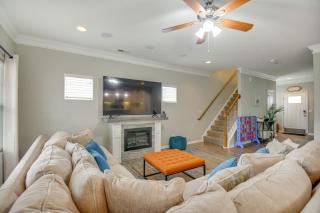 2 Blks to Beach! Family Home with Hot Tub in Norfolk - 4