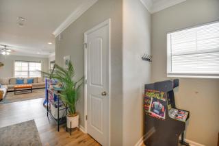 2 Blks to Beach! Family Home with Hot Tub in Norfolk - 3