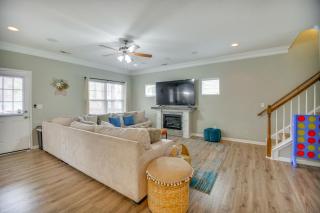 2 Blks to Beach! Family Home with Hot Tub in Norfolk - 5