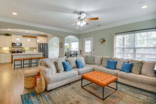 2 Blks to Beach! Family Home with Hot Tub in Norfolk - 8