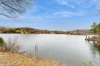 Lake Brittany Lodge - 8