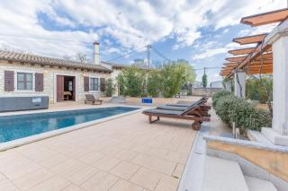 Villa Christina with Pool, Jacuzzi and Sauna - 7